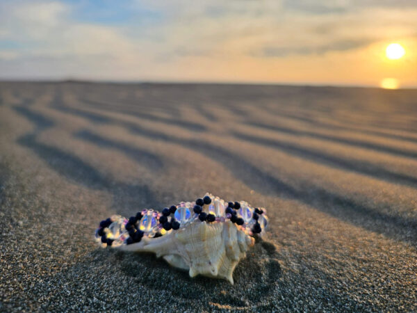 Mystical Gaze shining bracelet at sunset